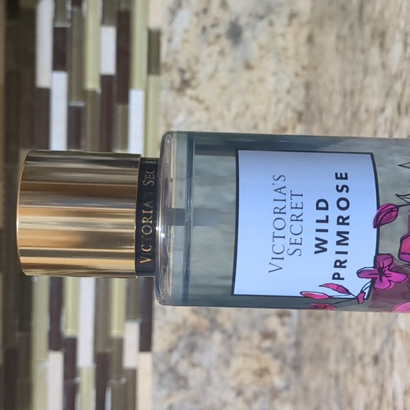 Victoria's Secret Wild Primrose Mist. - Picture 2 of 7
